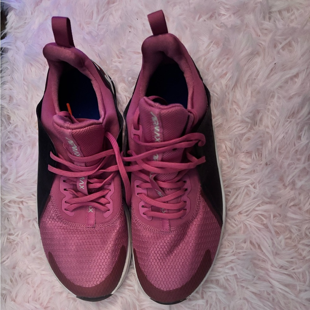 Nike Women's Pink and Black Athletic Shoes